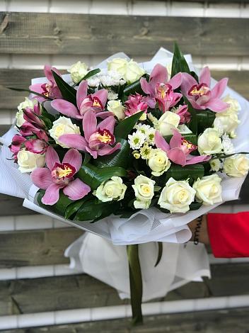 Букет цветов из: Розы и Хризантемы в Колпашево