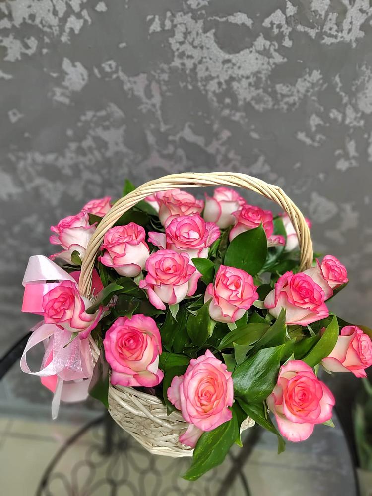 Цветочная композиция из Розы в корзине в Колпашево