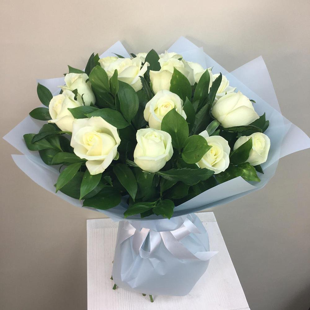 Букет 15 Белых роз Проуд в Колпашево