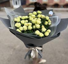Букет Белые кустовые розы Солинеро в Колпашево