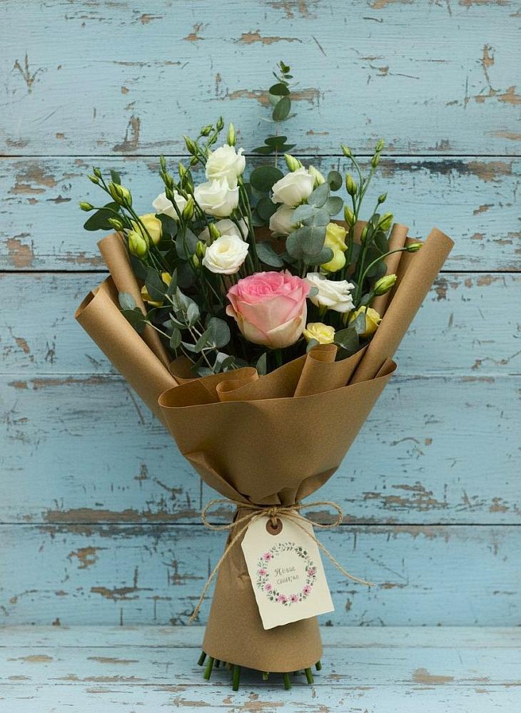 Букет цветов из: Розы и Лизиантусы в Колпашево