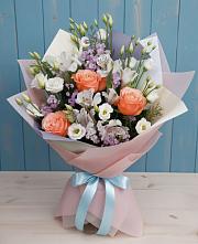 Букет цветов из:  Лизиантусы, Розы, Альстромерии и Гипсофила в Колпашево