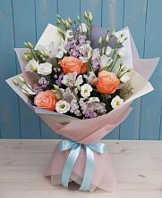 Букет цветов из:  Лизиантусы, Розы, Альстромерии и Гипсофила в Колпашево