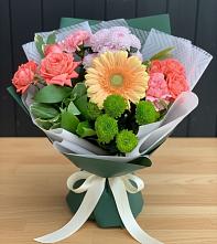 Букет цветов из:  Гвоздики, Розы, Герберы и Хризантемы в Колпашево