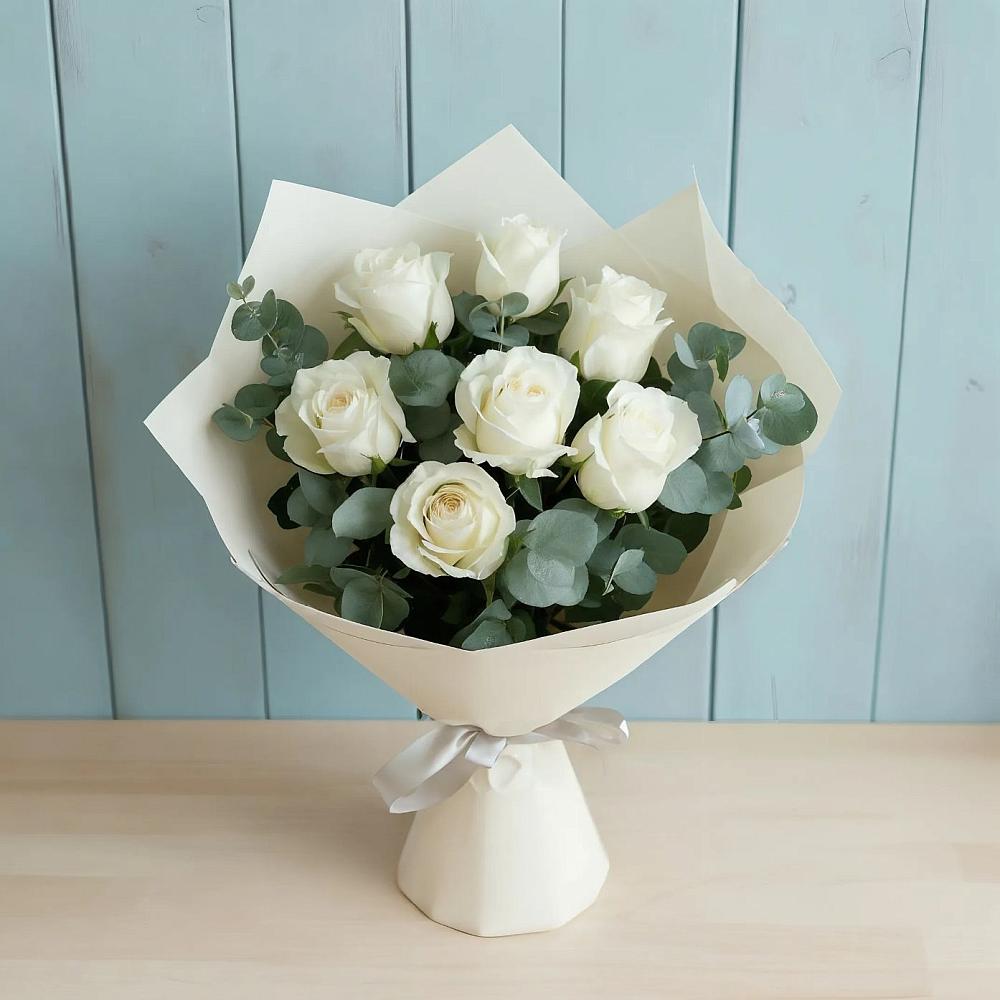 Букет Белые розы в Эвкалипте в Колпашево