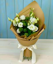 Букет цветов из:  Хризантемы и Лизиантусы в Колпашево