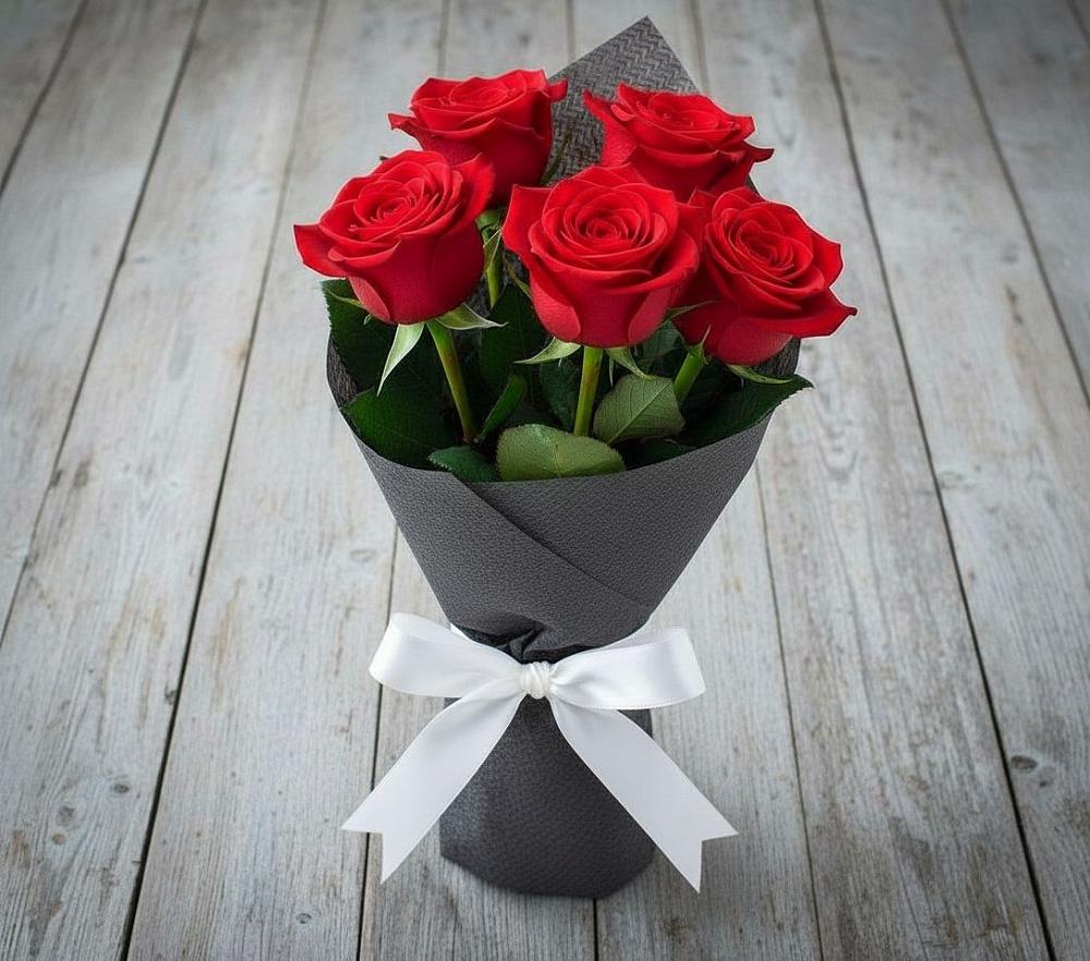 Букет 5 Красных роз Эдлесс Лав в Колпашево