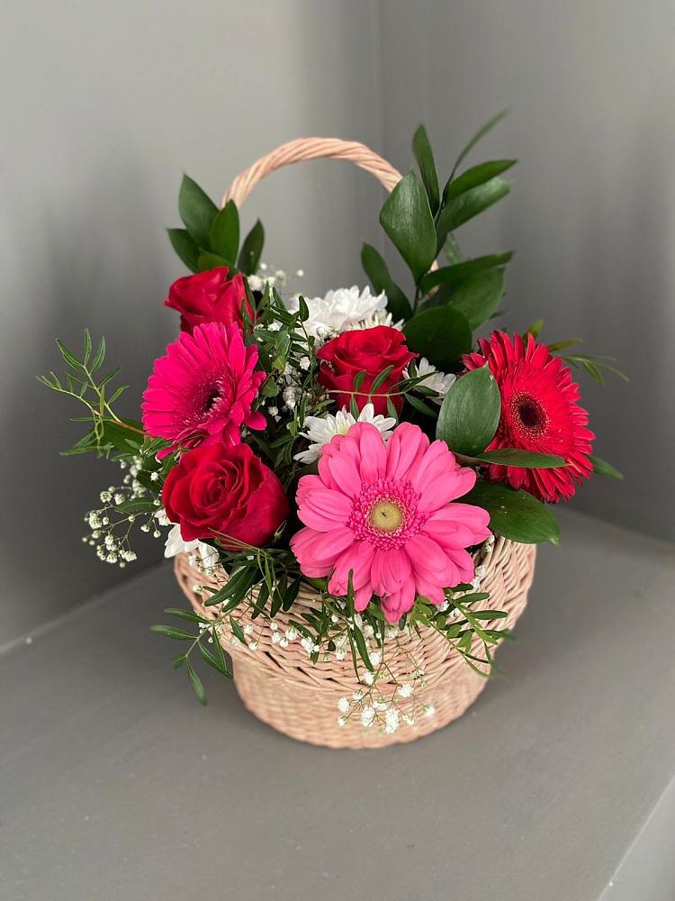 Цветочная композиция из Розы, Хризантемы и Герберы в корзине в Колпашево
