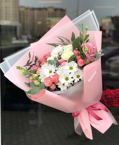Букет цветов из: Розы, Лизиантусы и Хризантемы в Колпашево