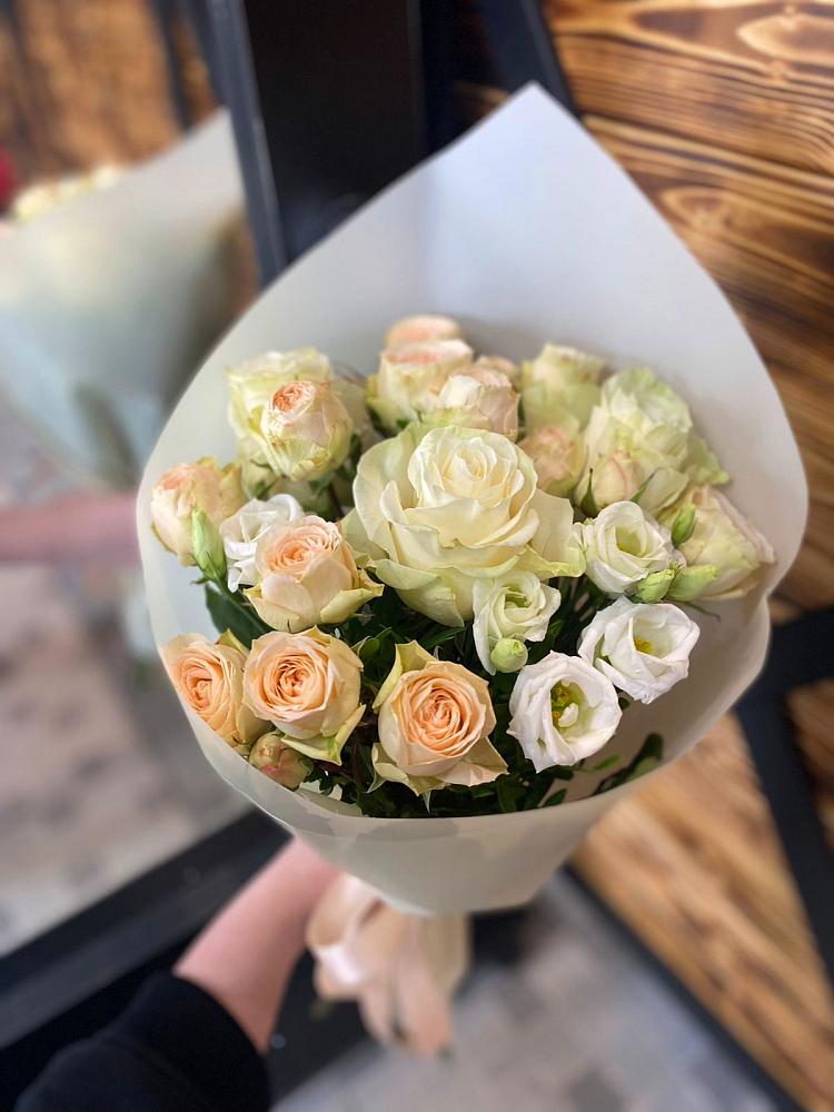 Букет цветов из: Розы и Лизиантусы в Колпашево